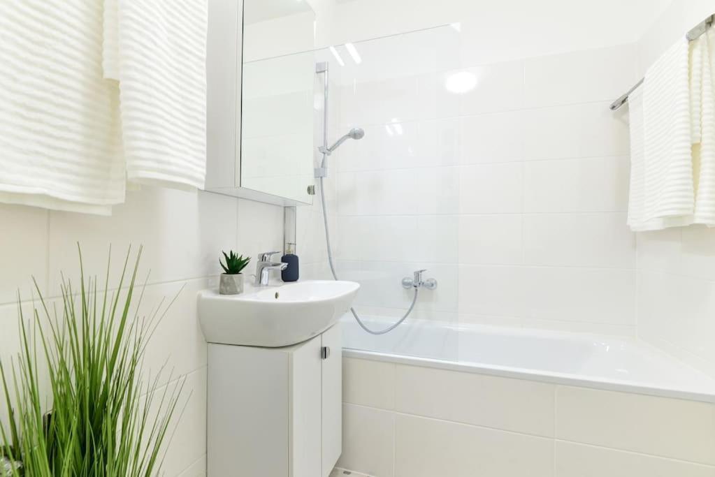 Laurel Bay Apartment Budapest Ngoại thất bức ảnh